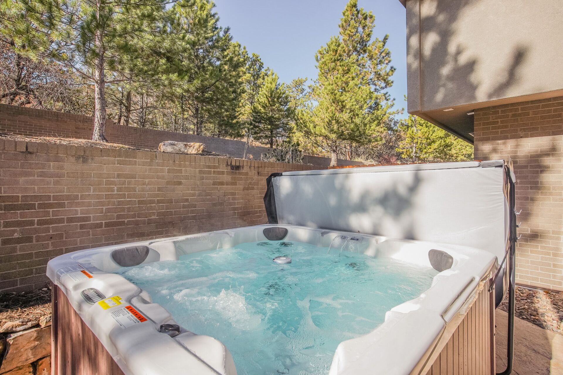 Verdant Oasisluxury, Traveler's Home W/hottub!