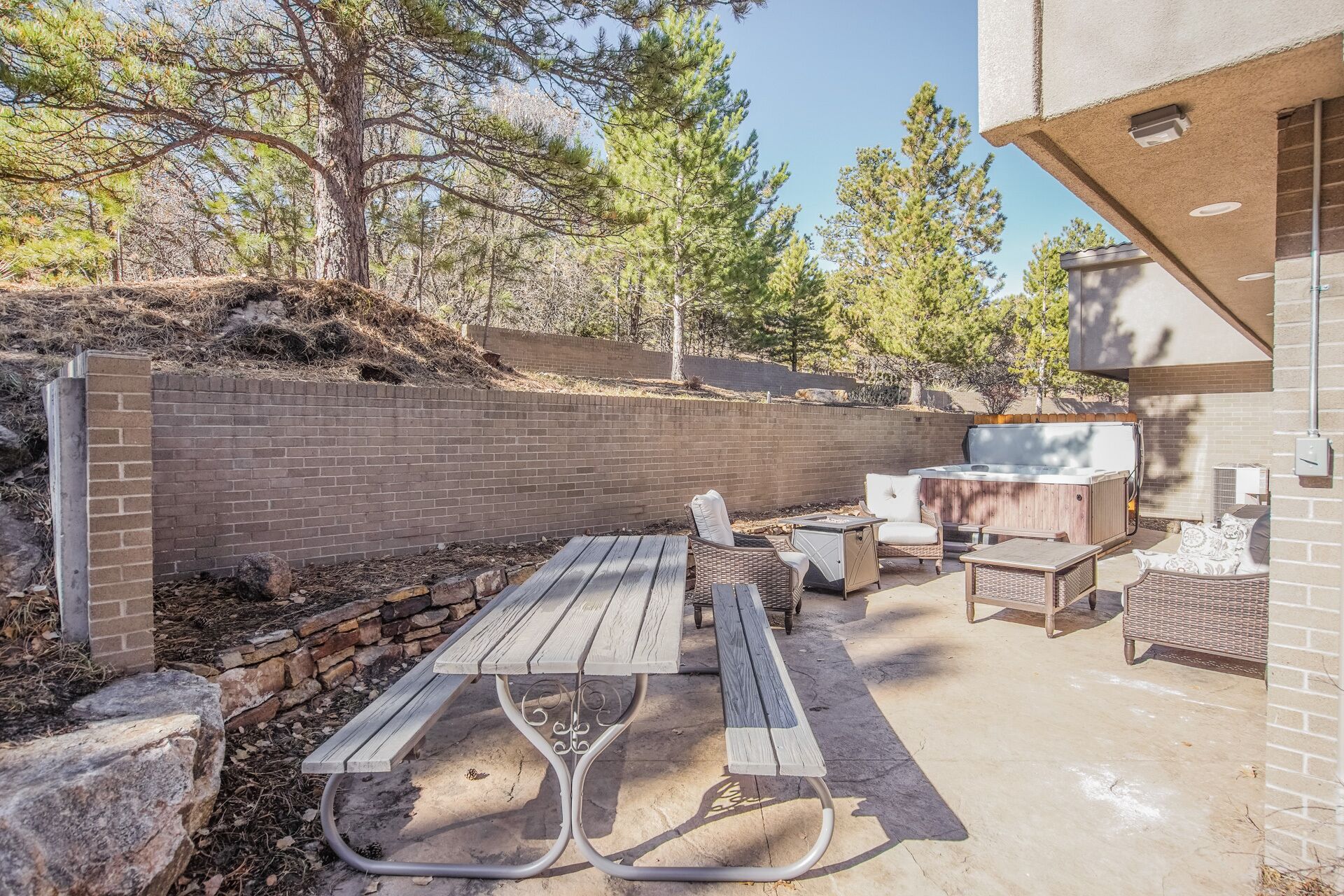 Verdant Oasisluxury, Traveler's Home W/hottub!