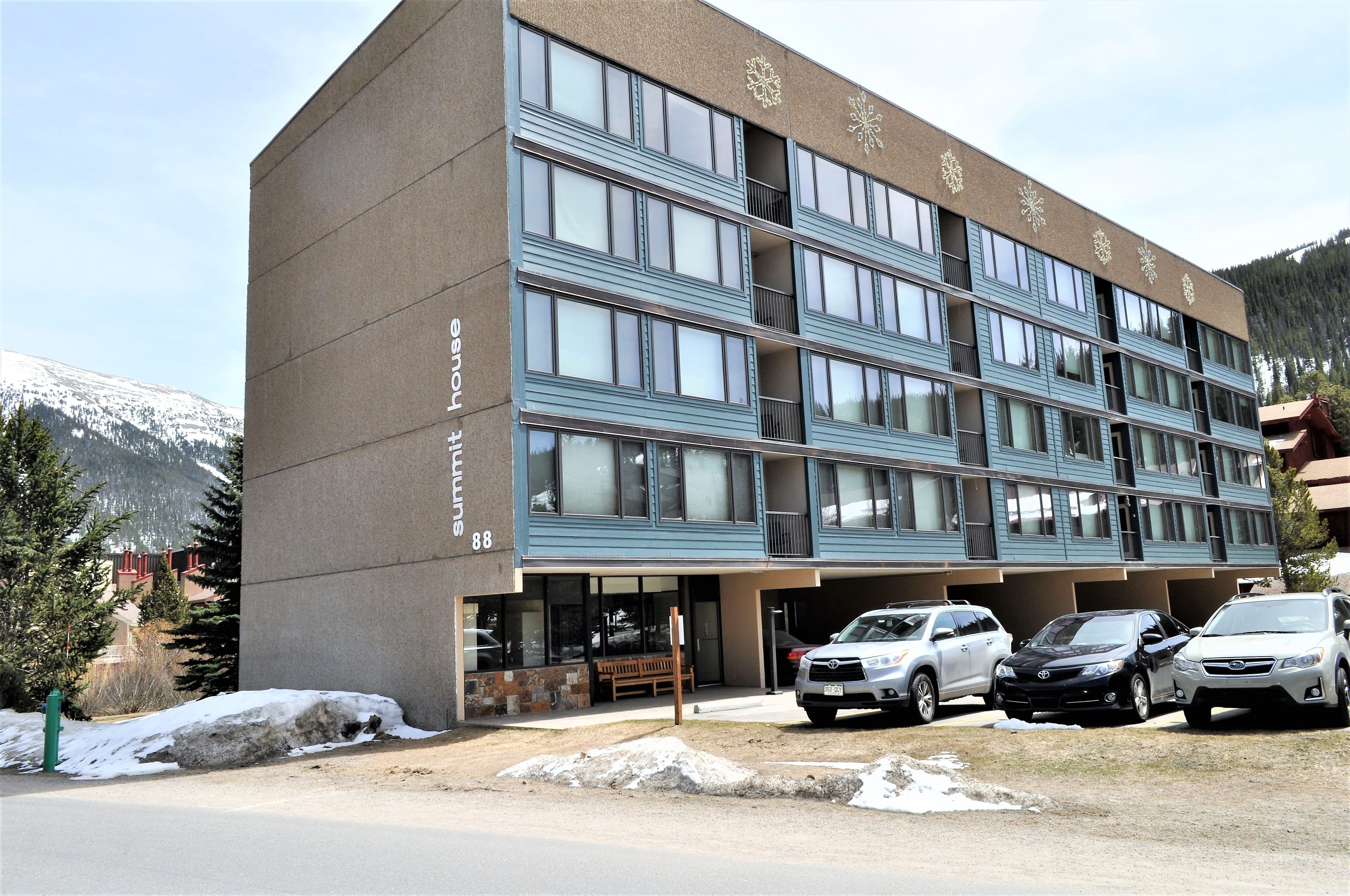 Summit 2 Br condo by RedAwning