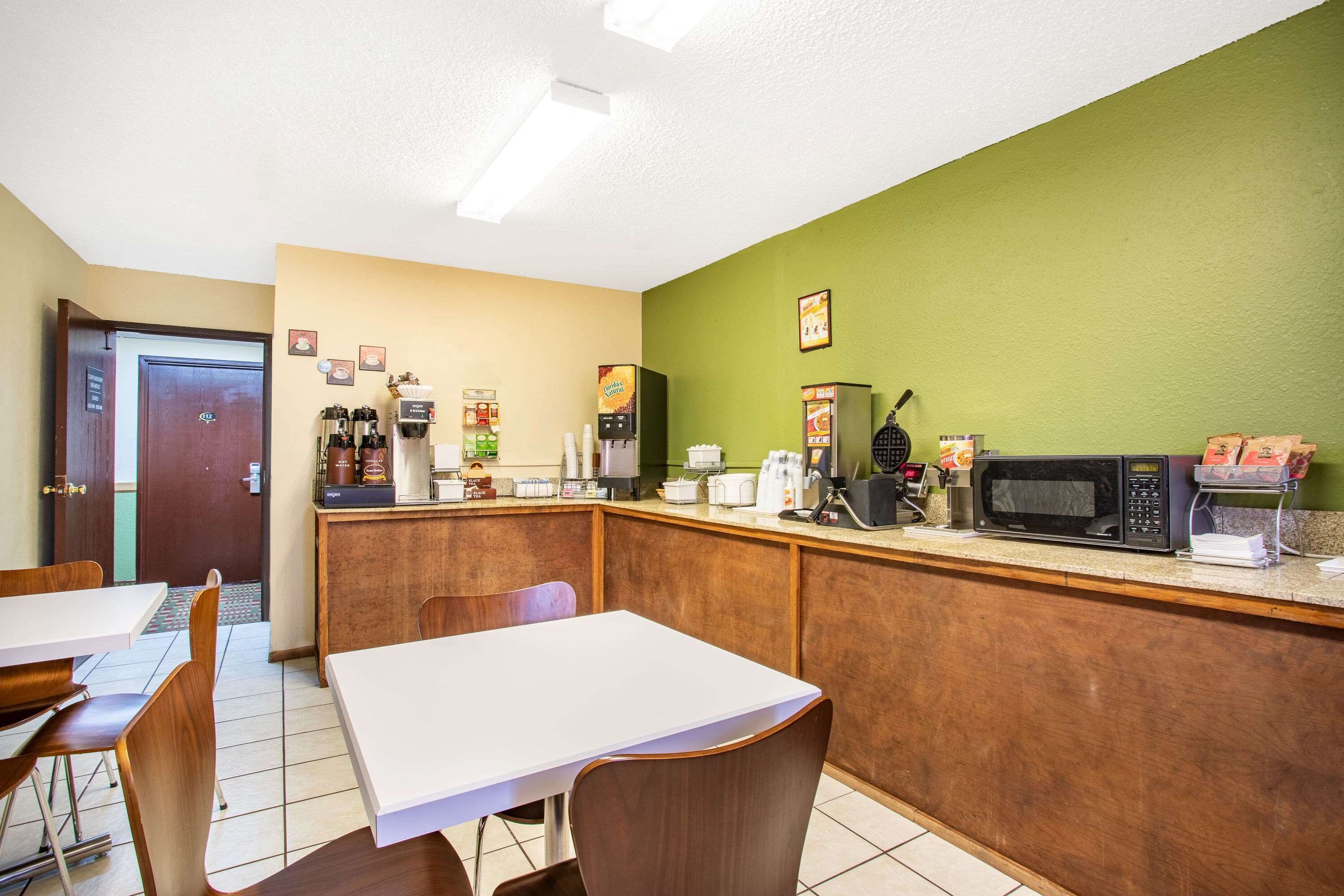 Super 8 by Wyndham Craig