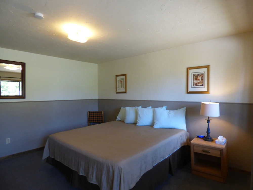 The Hitching Post Hotel And Farm Store