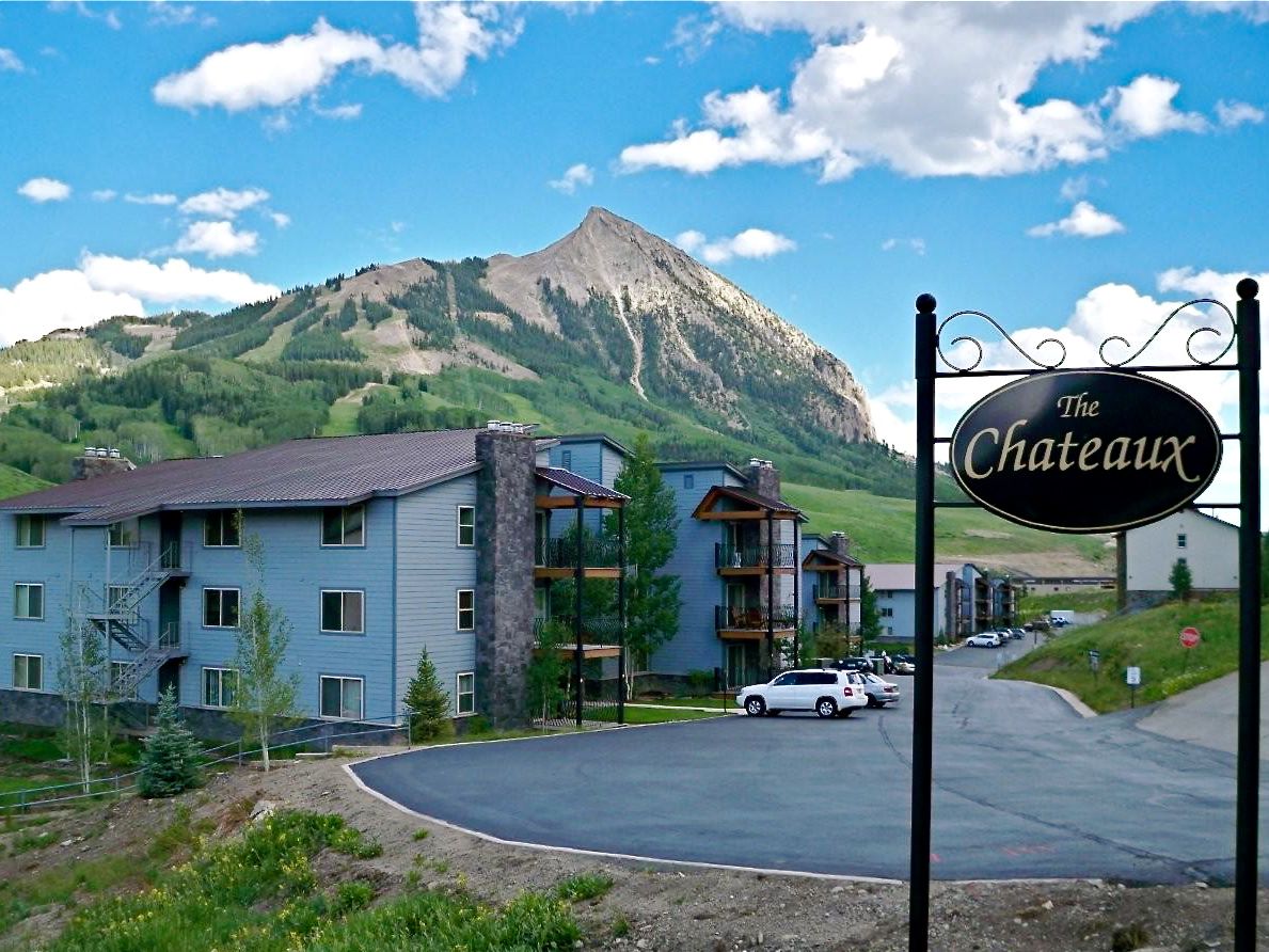 Chateaux Condominiums