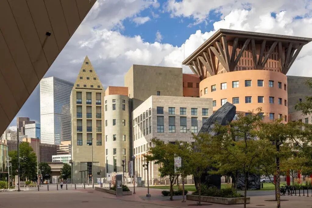11th Avenue Hotel and Hostel