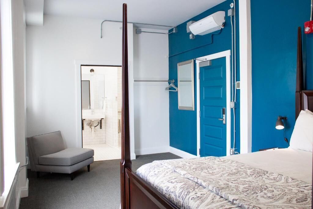 11th Avenue Hotel and Hostel