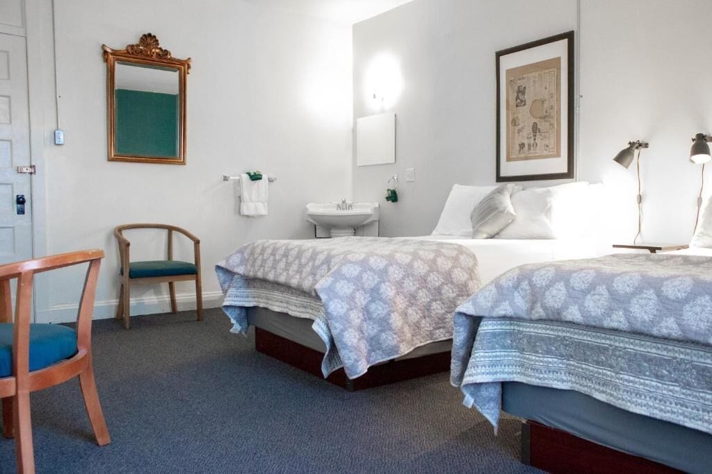 11th Avenue Hotel and Hostel