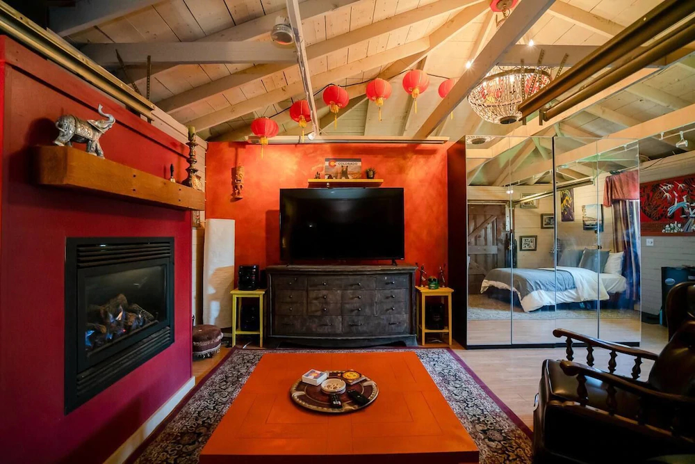 Casa De Henrichs + The Den