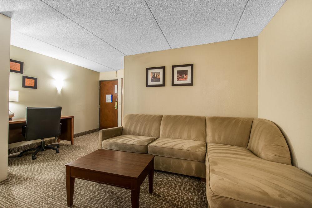 Comfort Inn & Suites Denver Northfield