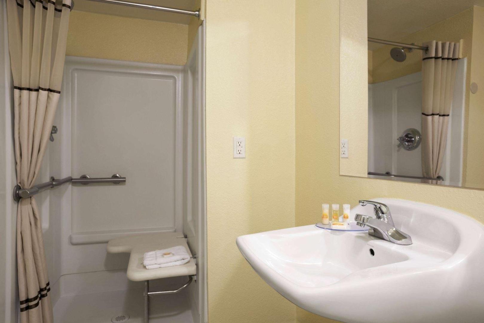 Days Inn by Wyndham Denver Downtown