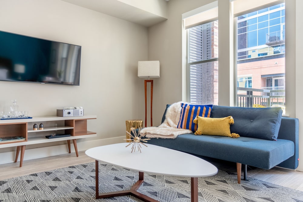 AMLI Riverfront Green by Kasa Denver Union Station Apartments