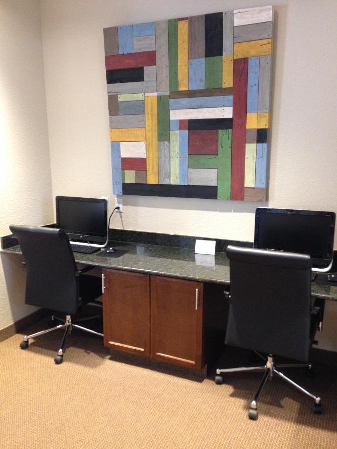 Holiday Inn Express & Suites Denver East-Peoria Street