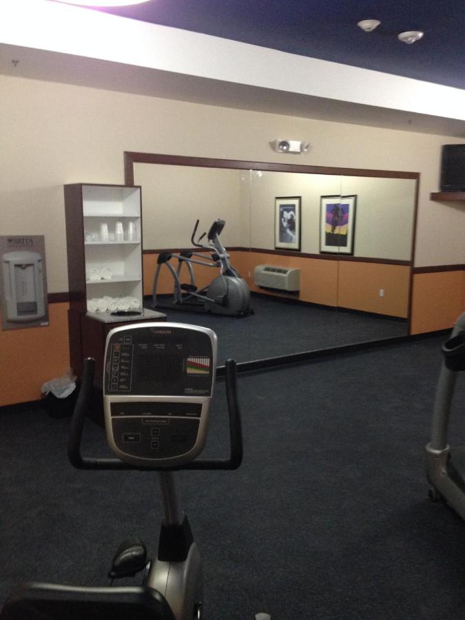 Holiday Inn Express & Suites Denver East-Peoria Street