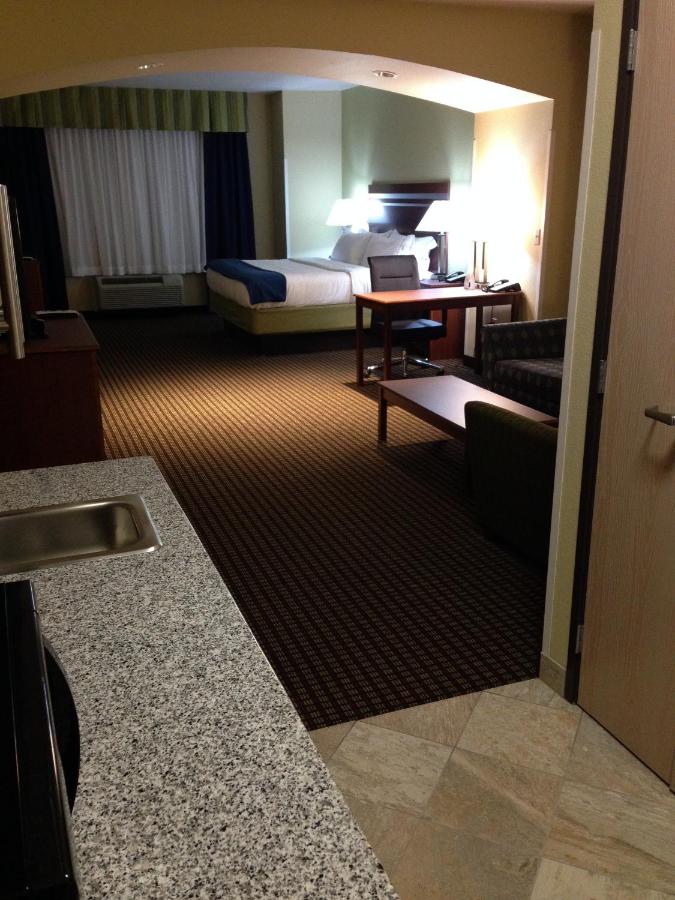 Holiday Inn Express & Suites Denver East-Peoria Street