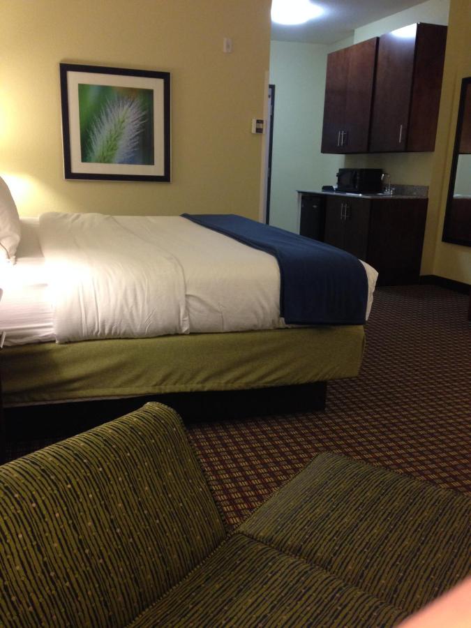 Holiday Inn Express & Suites Denver East-Peoria Street