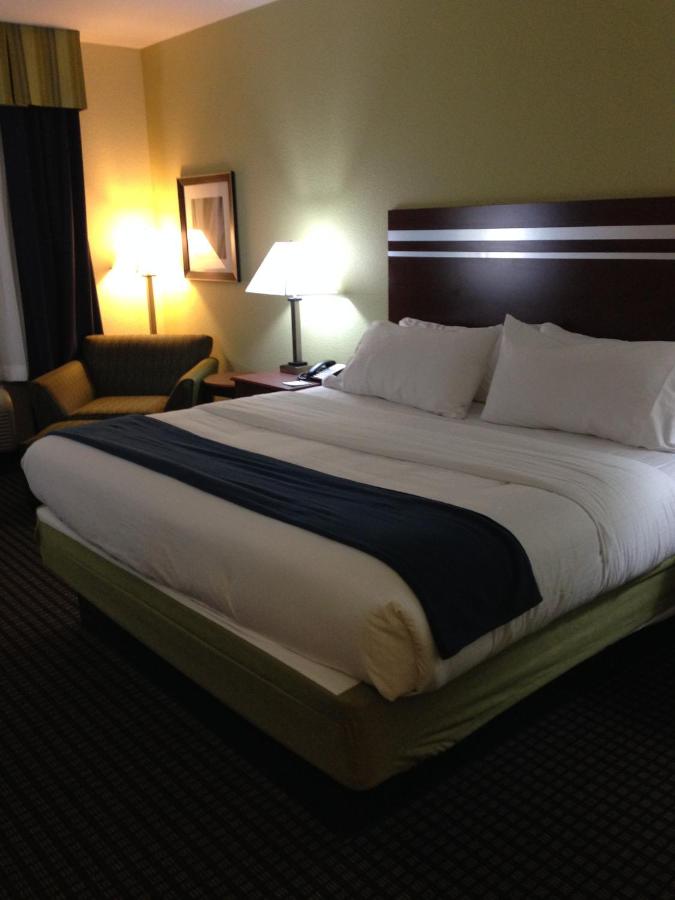 Holiday Inn Express & Suites Denver East-Peoria Street