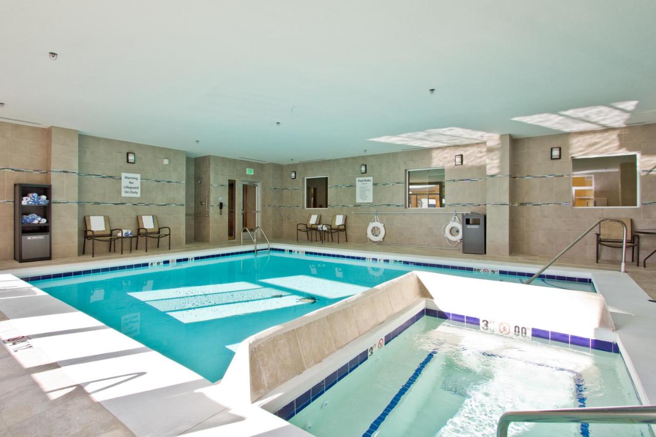 Holiday Inn Express & Suites Denver East-Peoria Street