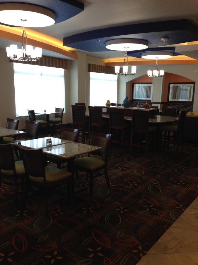 Holiday Inn Express & Suites Denver East-Peoria Street