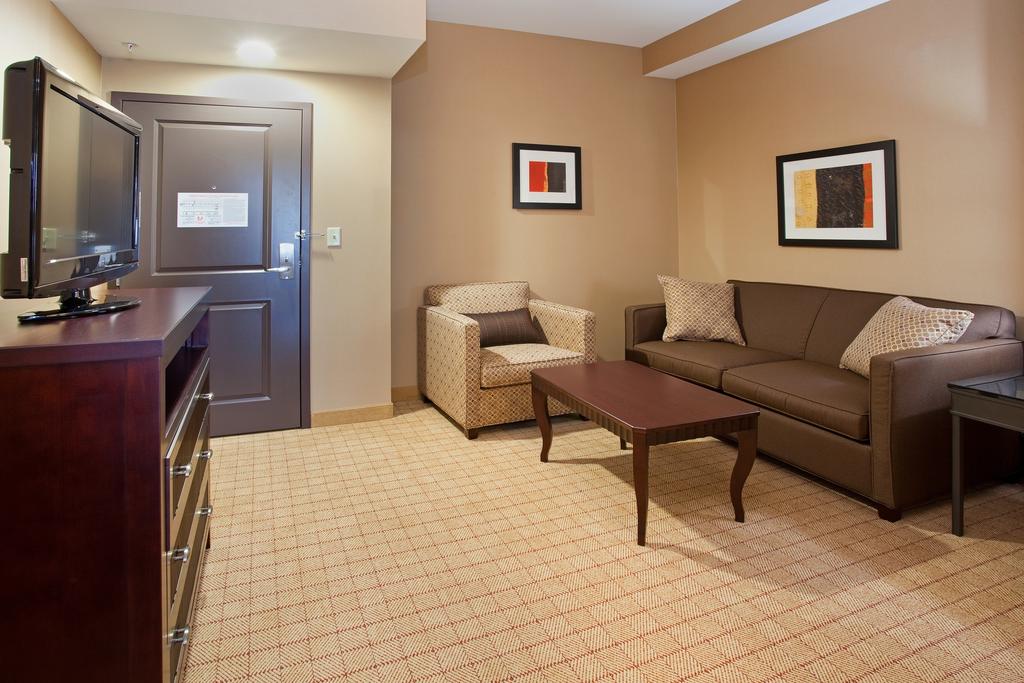 Holiday Inn Express Hotel & Suites Denver Airport