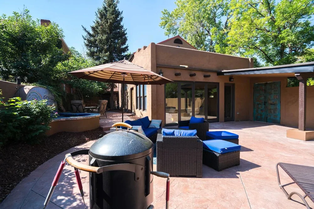 La Casa Loba Spanish Hacienda Hot Tub & Pool