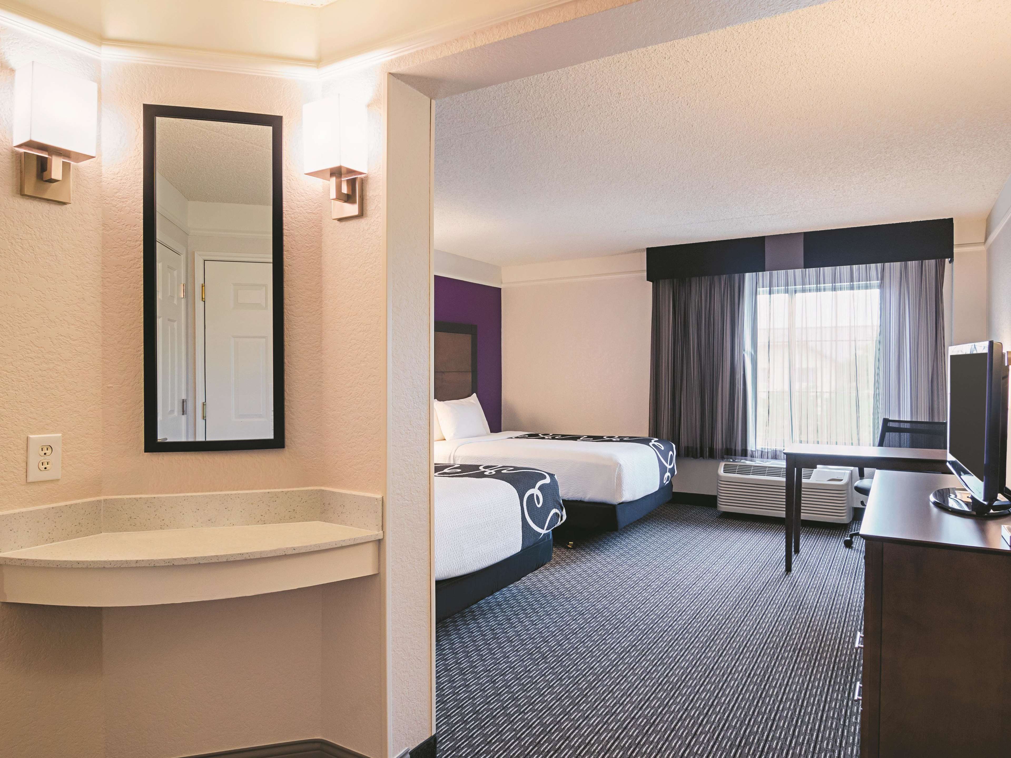 La Quinta Inn & Suites by Wyndham Denver Airport DIA