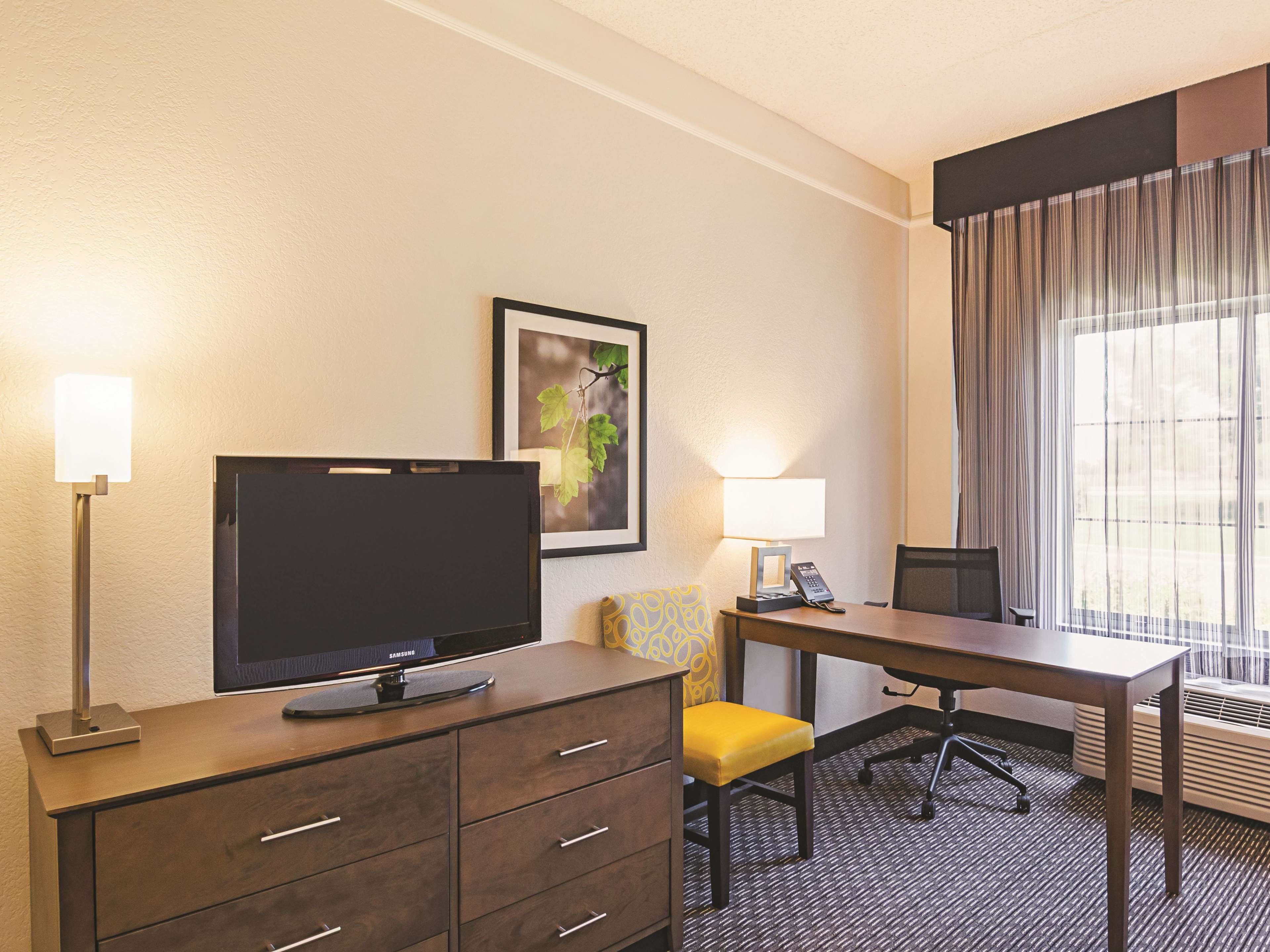 La Quinta Inn & Suites by Wyndham Denver Airport DIA