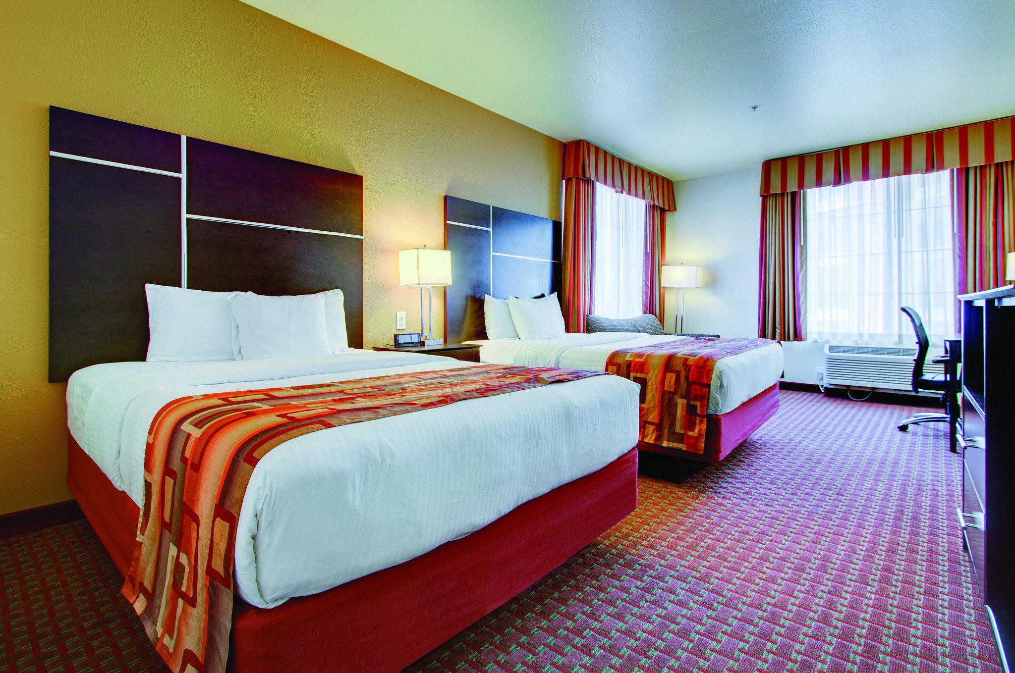La Quinta Inn & Suites by Wyndham Denver Gateway Park