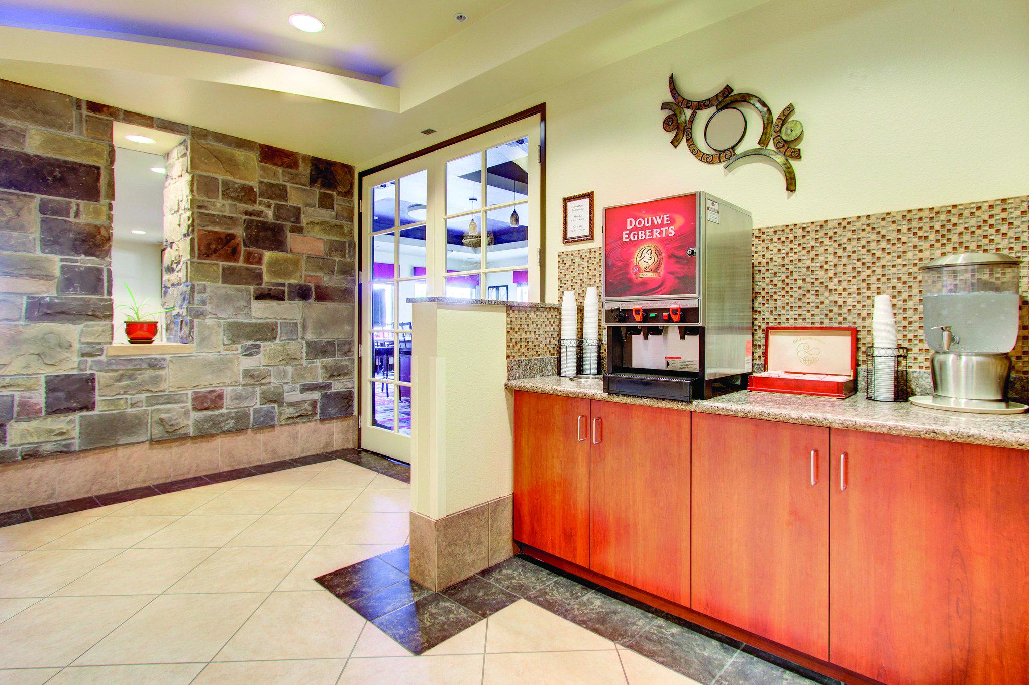La Quinta Inn & Suites by Wyndham Denver Gateway Park