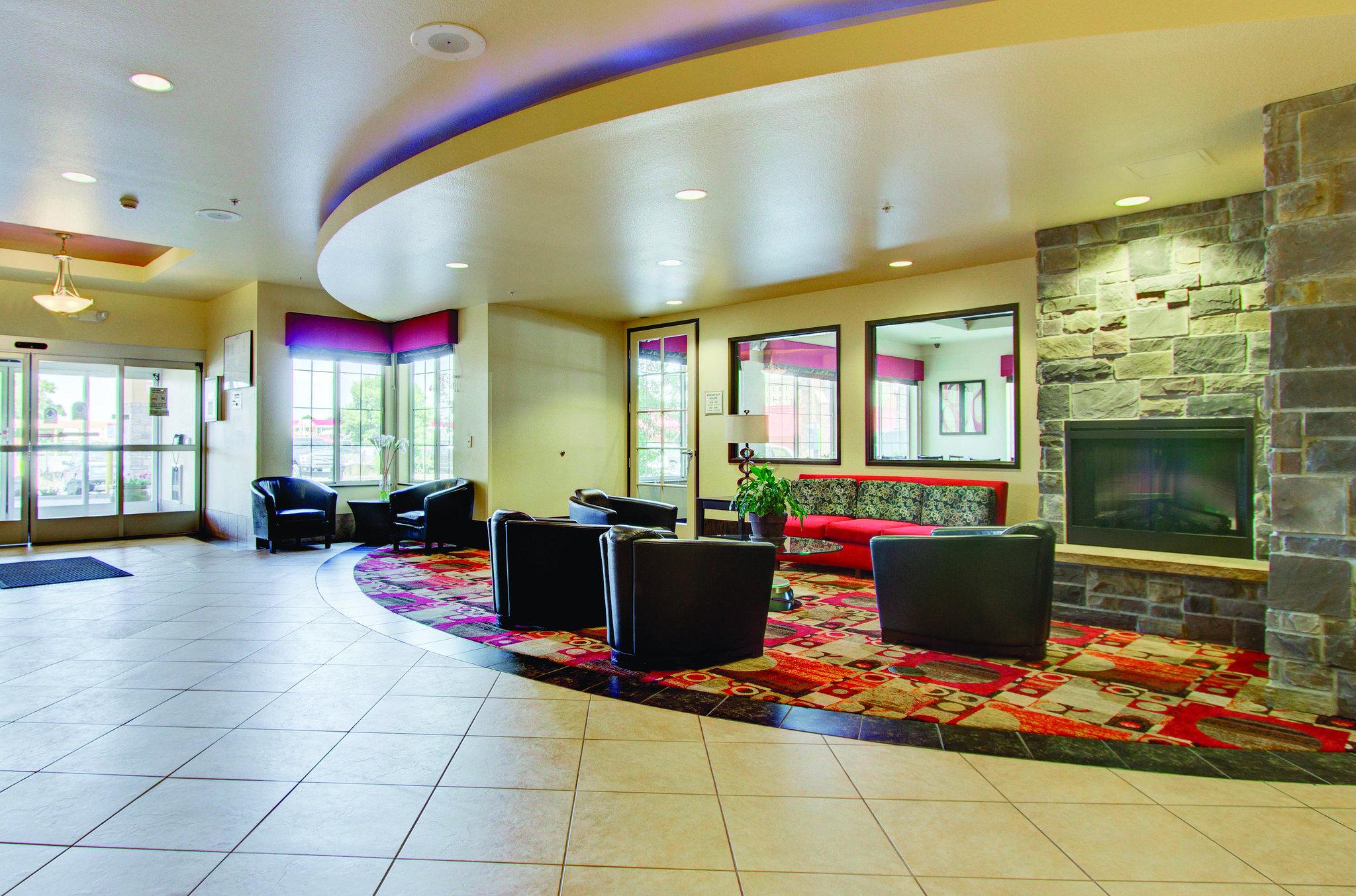La Quinta Inn & Suites by Wyndham Denver Gateway Park