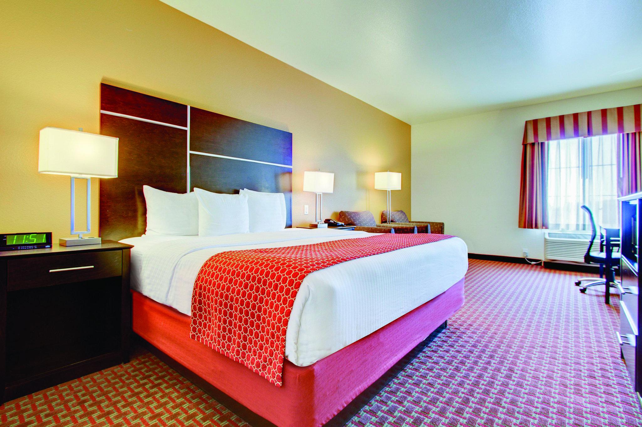 La Quinta Inn & Suites by Wyndham Denver Gateway Park