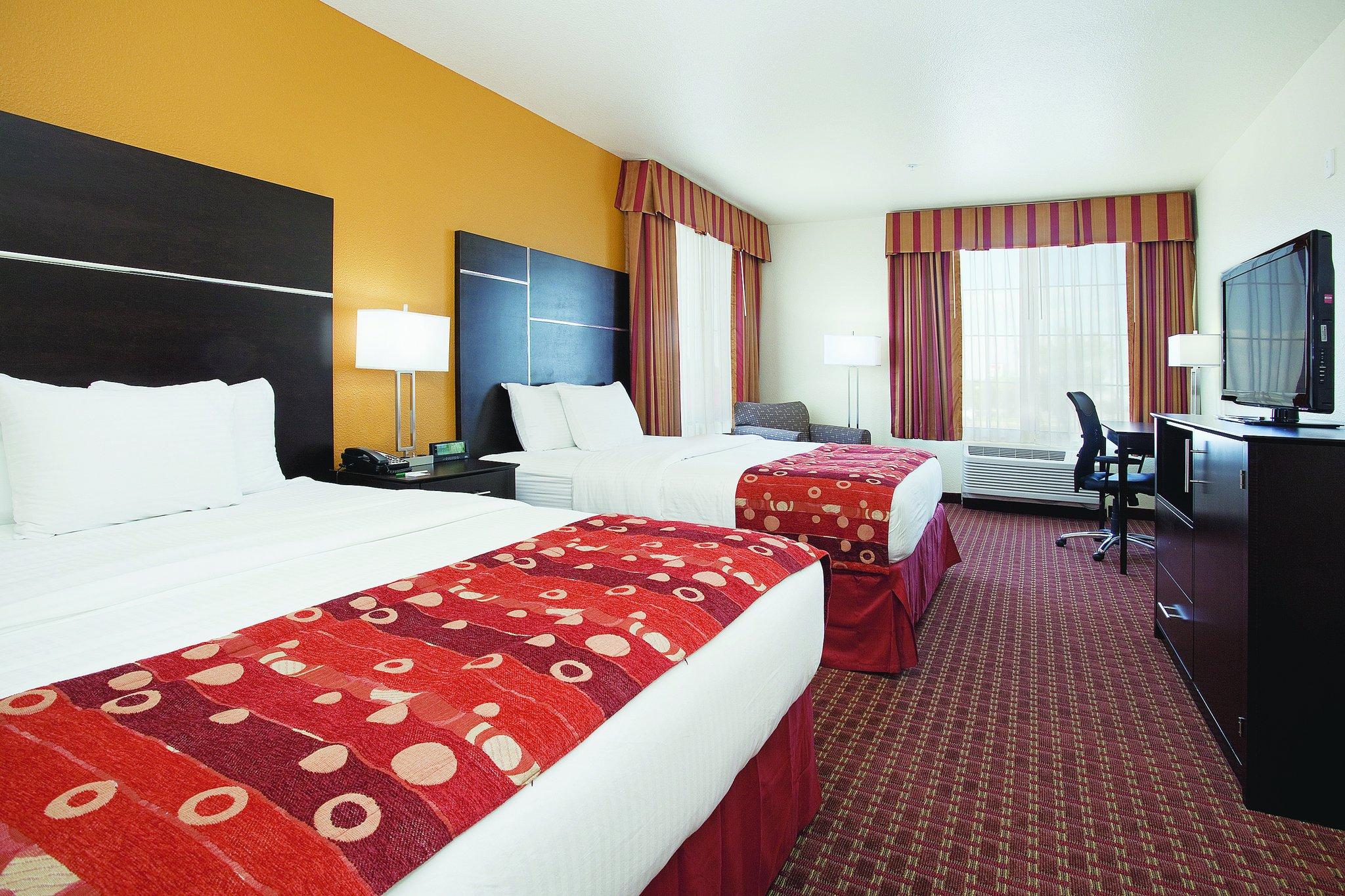 La Quinta Inn & Suites by Wyndham Denver Gateway Park