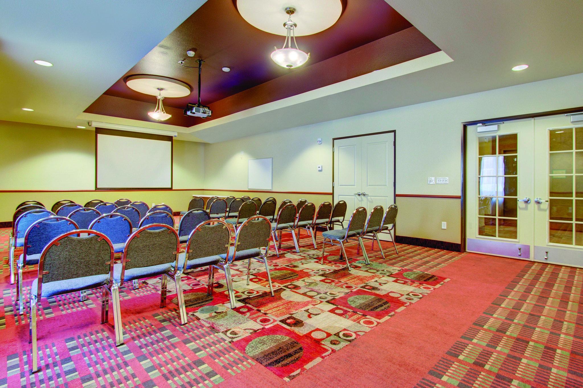 La Quinta Inn & Suites by Wyndham Denver Gateway Park
