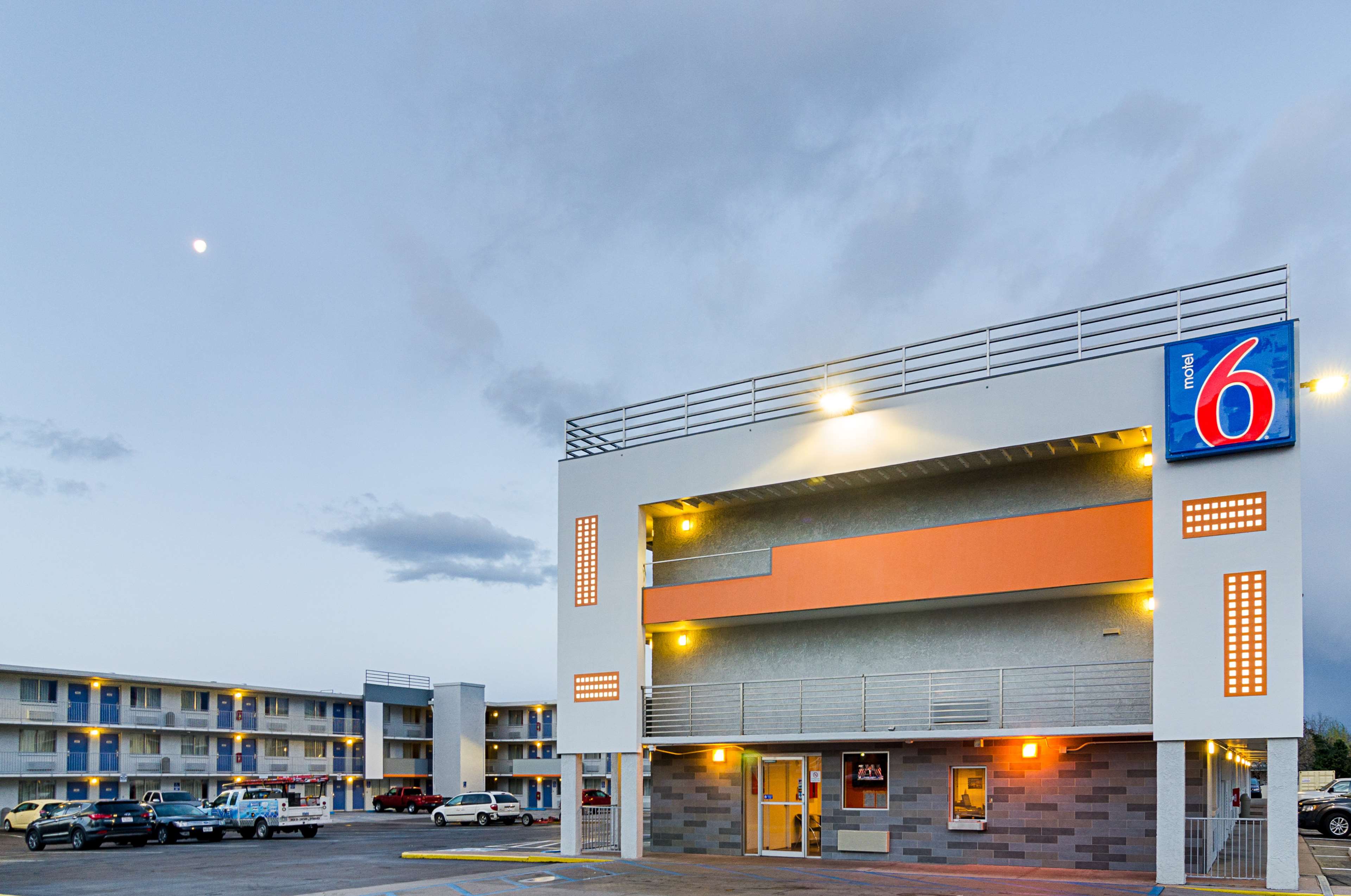 Motel 6 Denver Central - Federal Boulevard