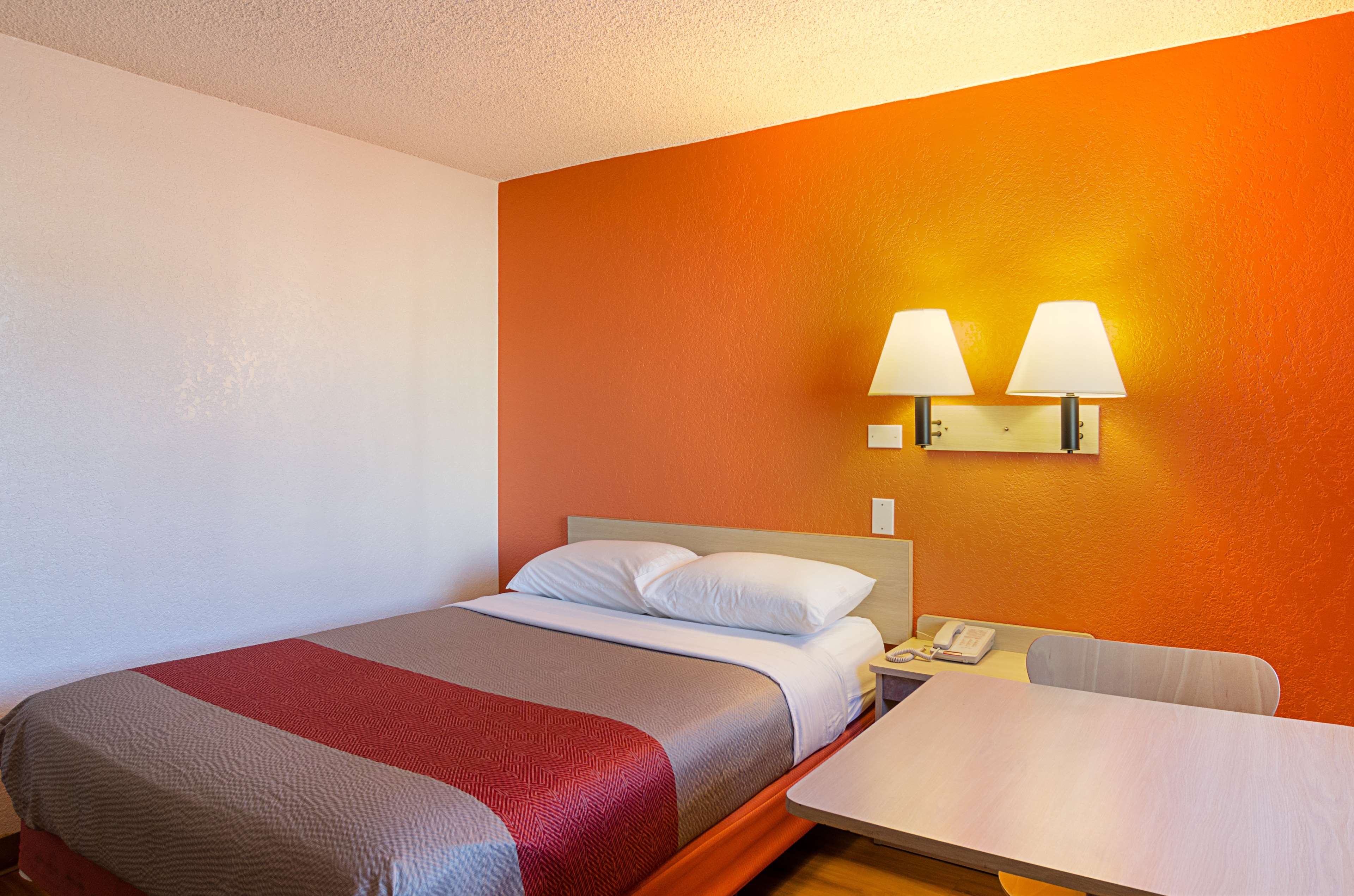 Motel 6 Denver Central - Federal Boulevard
