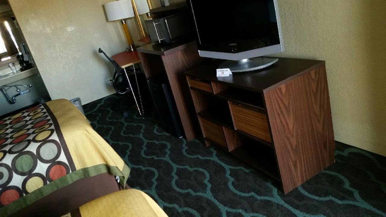 Super 8 by Wyndham Denver Central