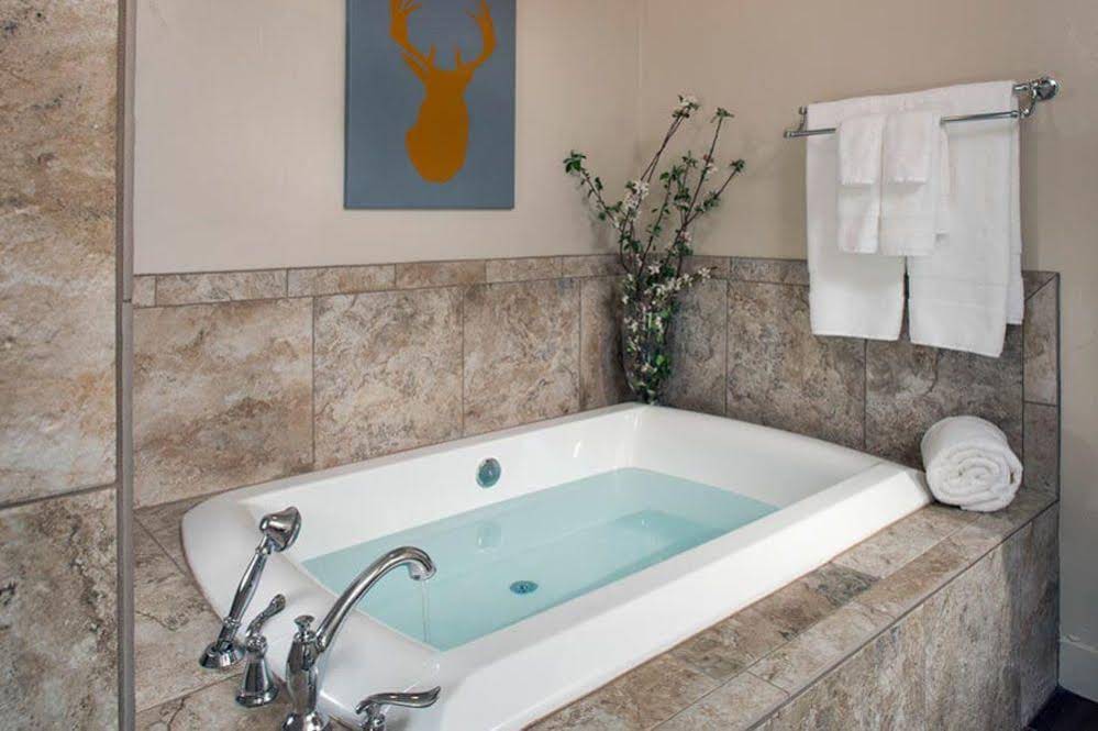 Antlers On The Creek Bed & Breakfast