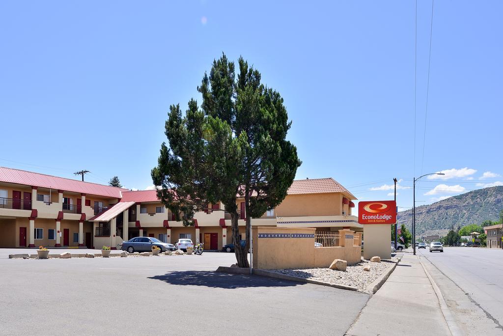Econo Lodge Inn & Suites