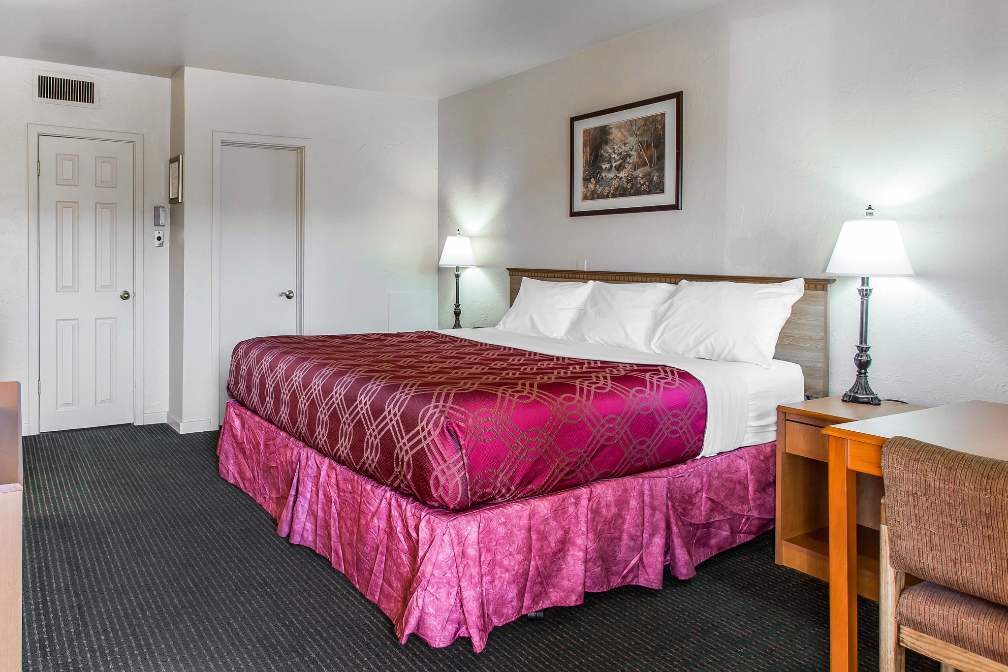 Econo Lodge Inn & Suites