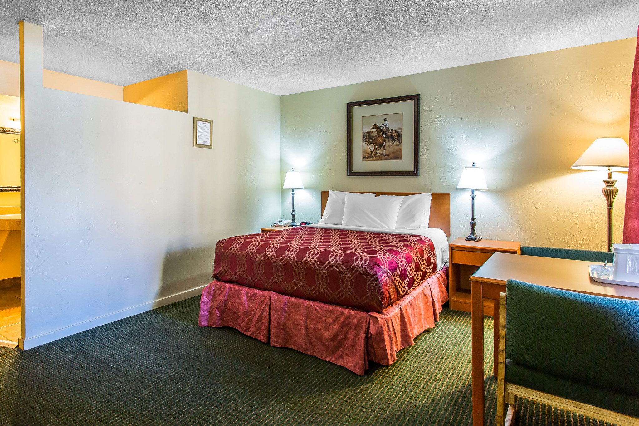 Econo Lodge Inn & Suites