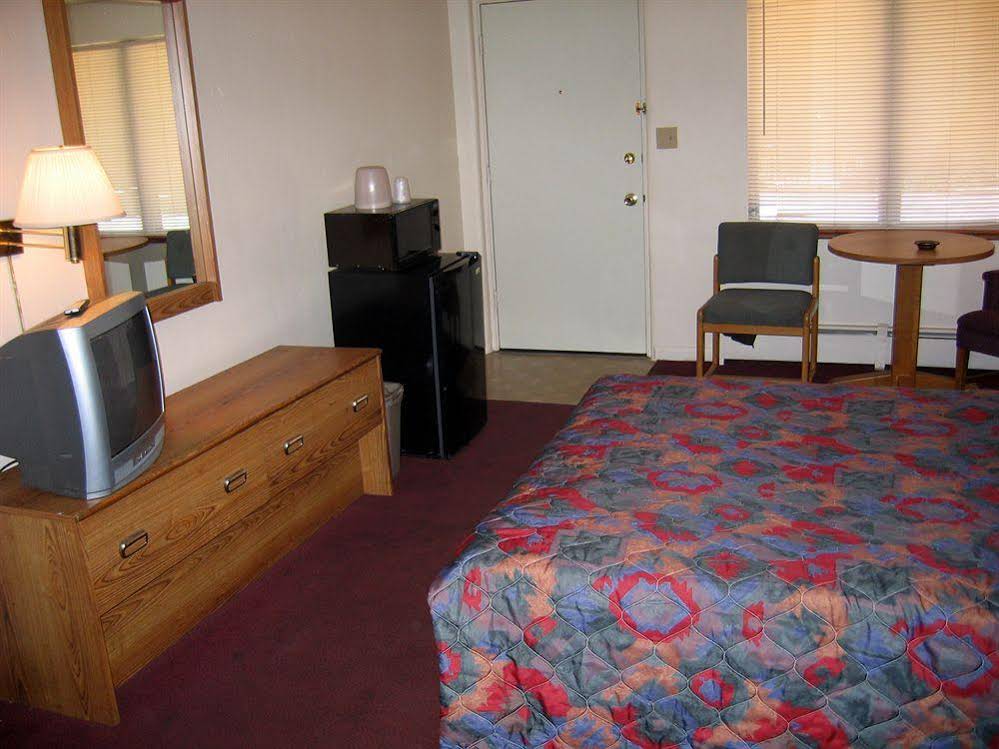Spanish Trails Inn & Suites