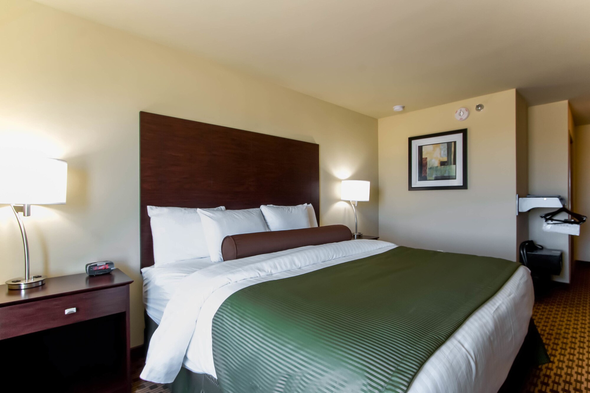Cobblestone Inn & Suites