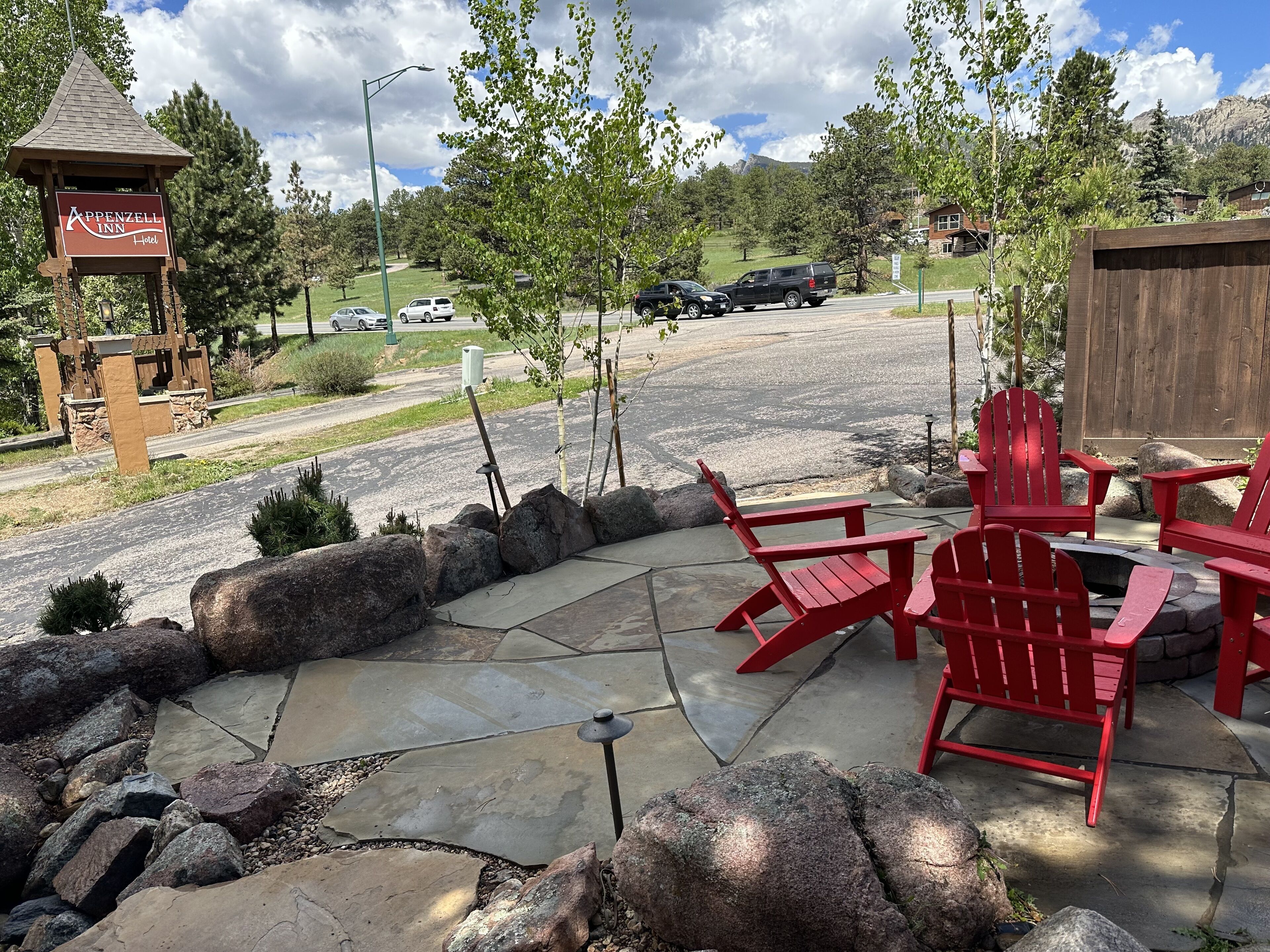 Estes Mountain Inn