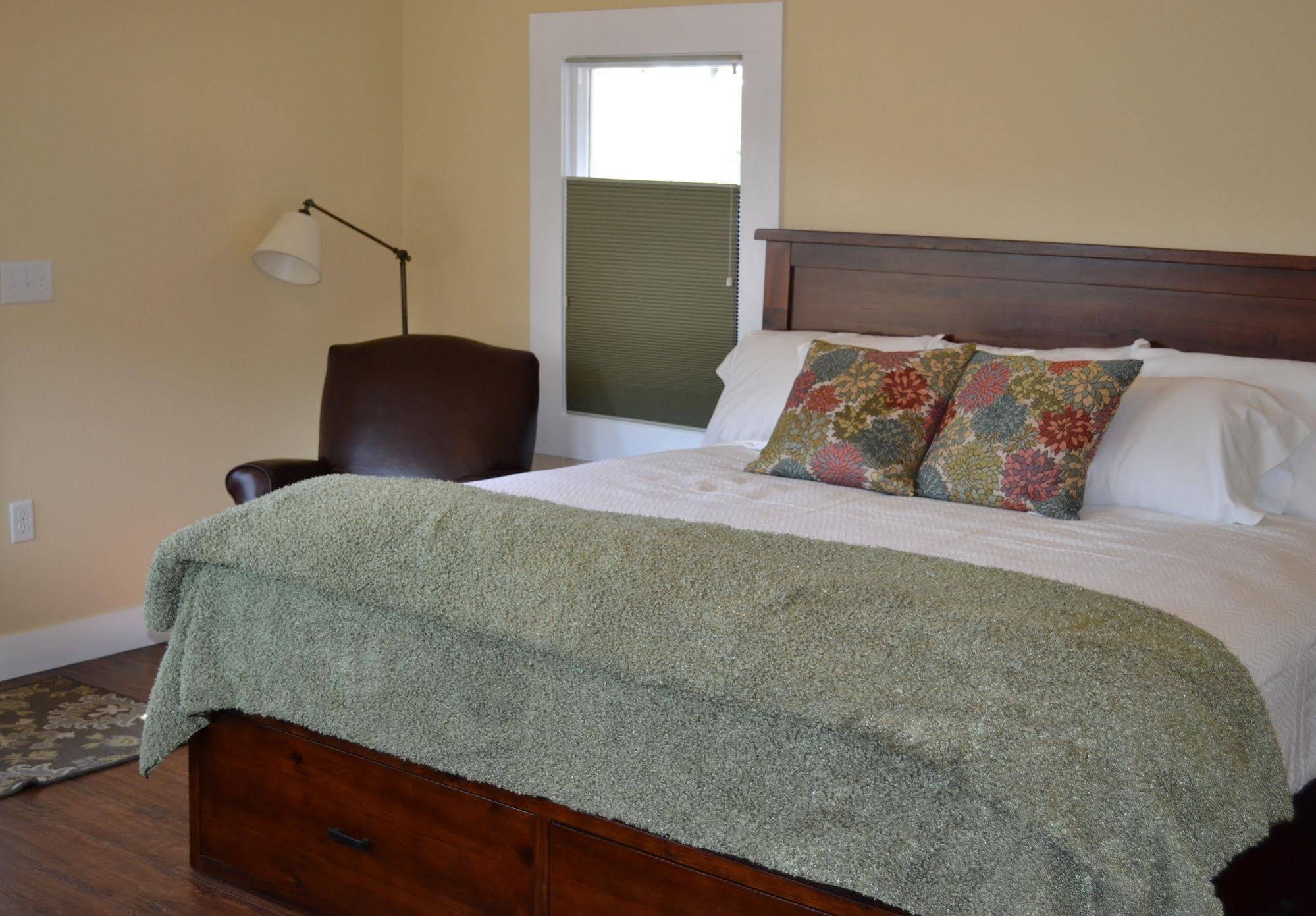 River Rock Cottages