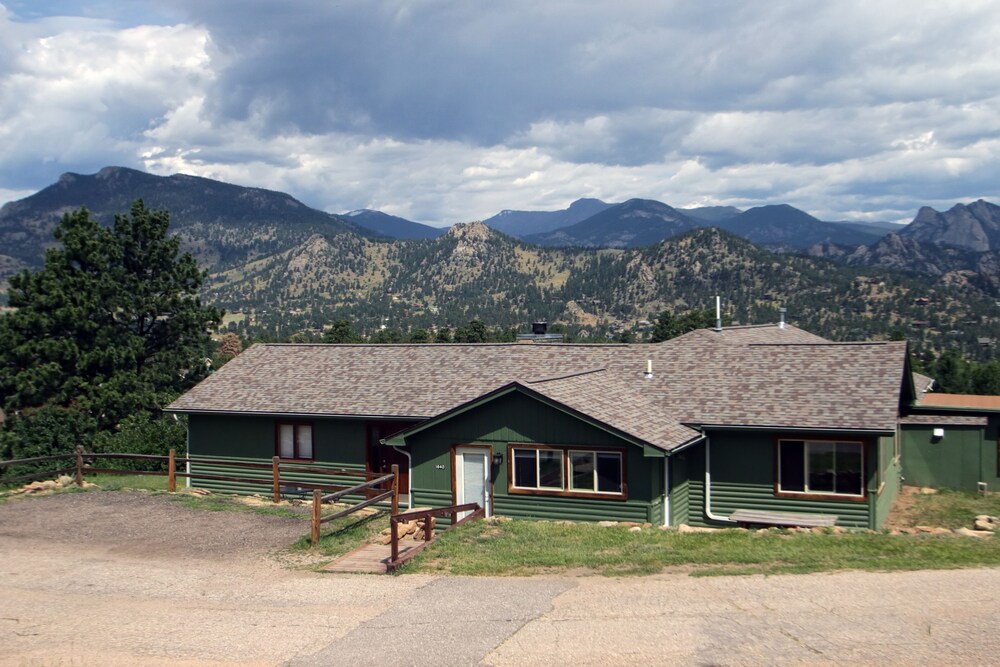 Rocky Mountain Retreat by Rocky Mountain Resorts