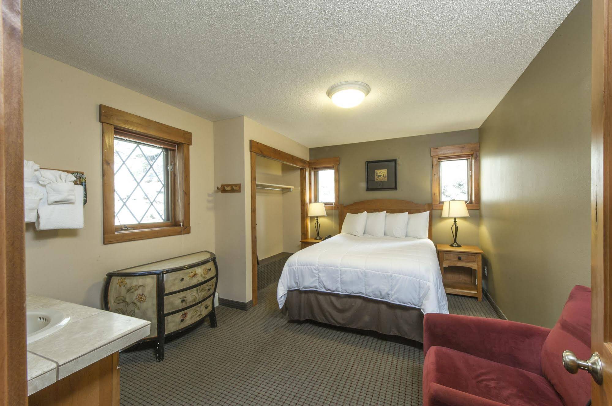 Silver Moon Inn