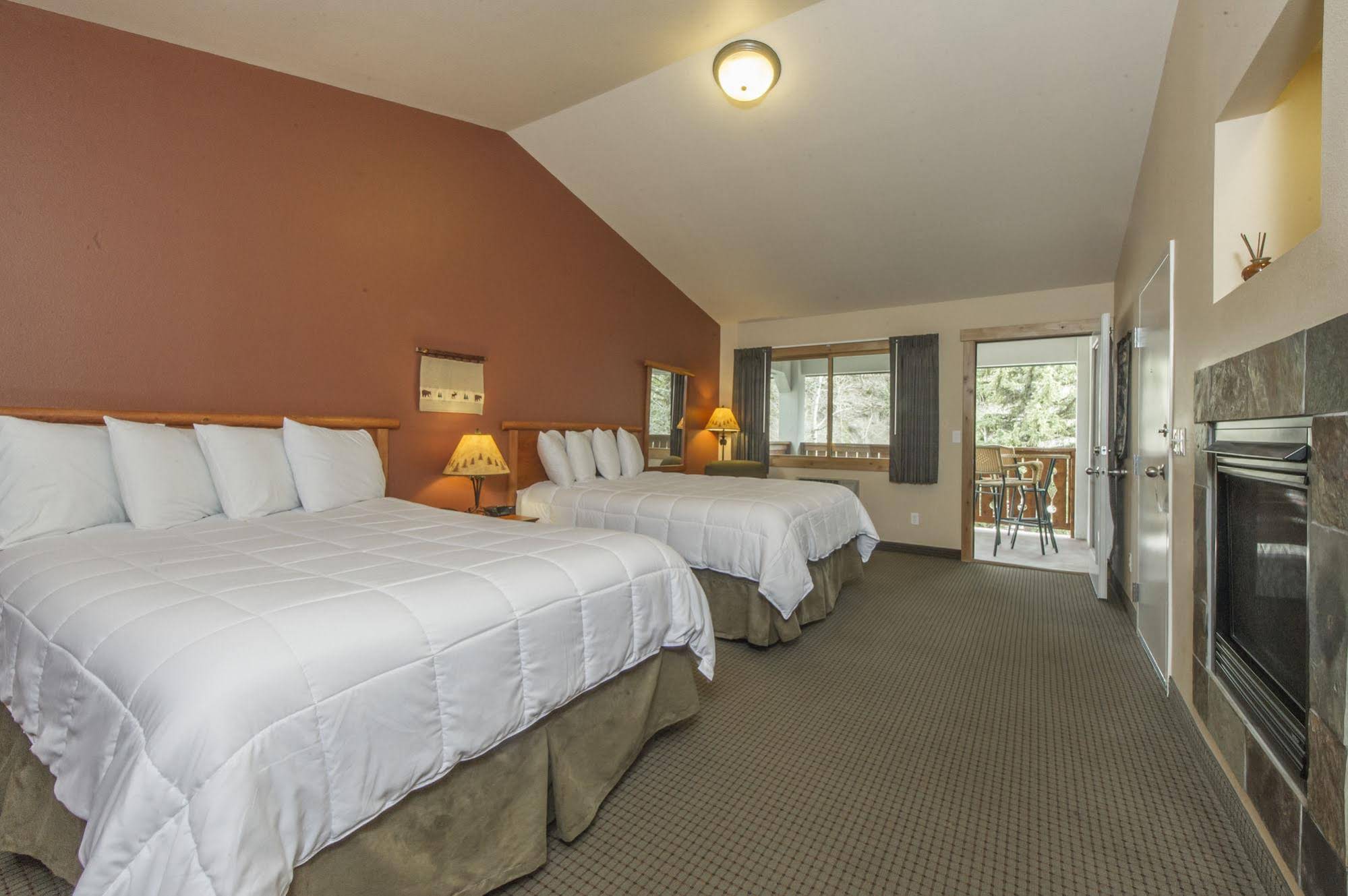 Silver Moon Inn