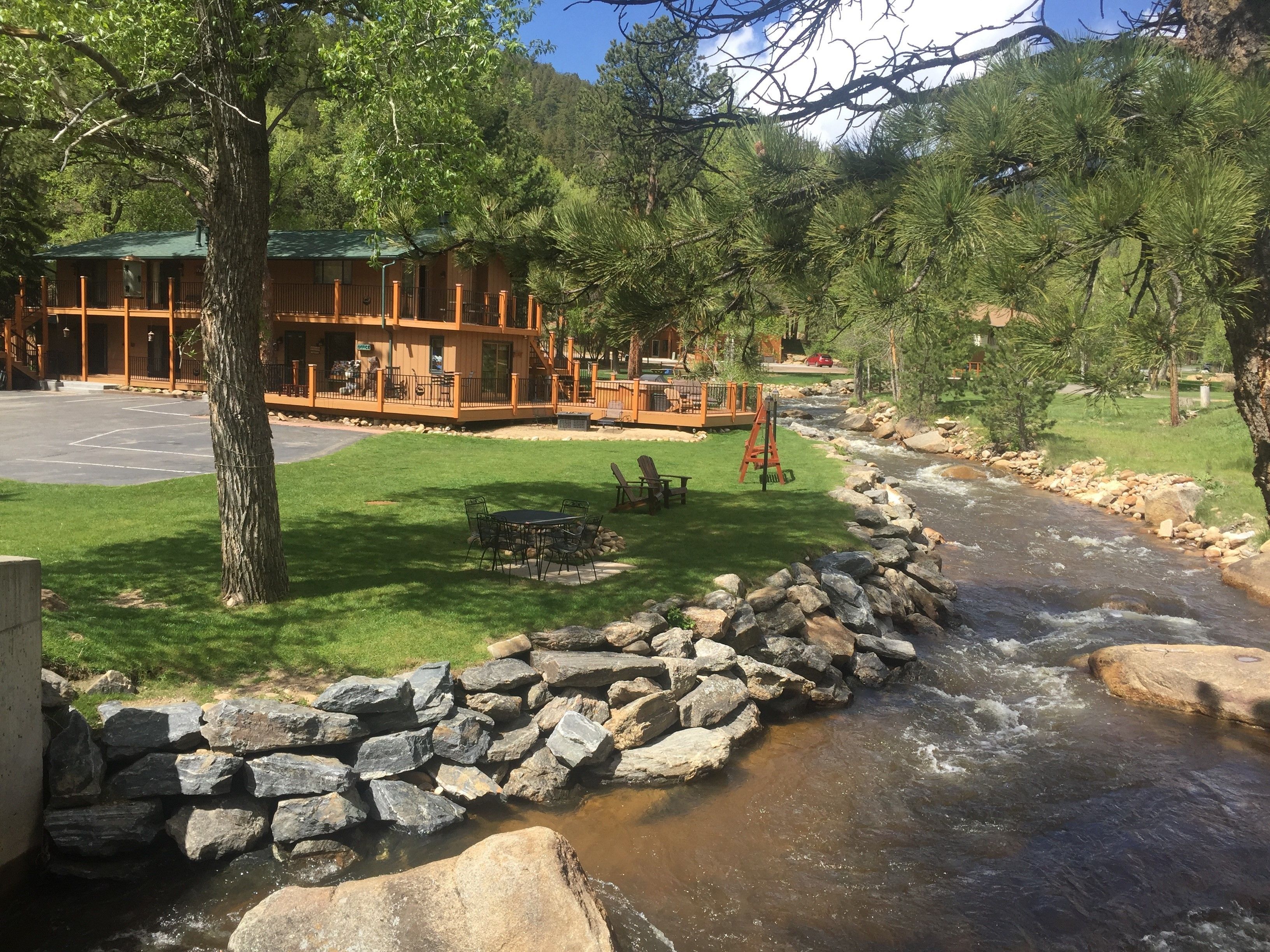 The 4 Seasons Inn