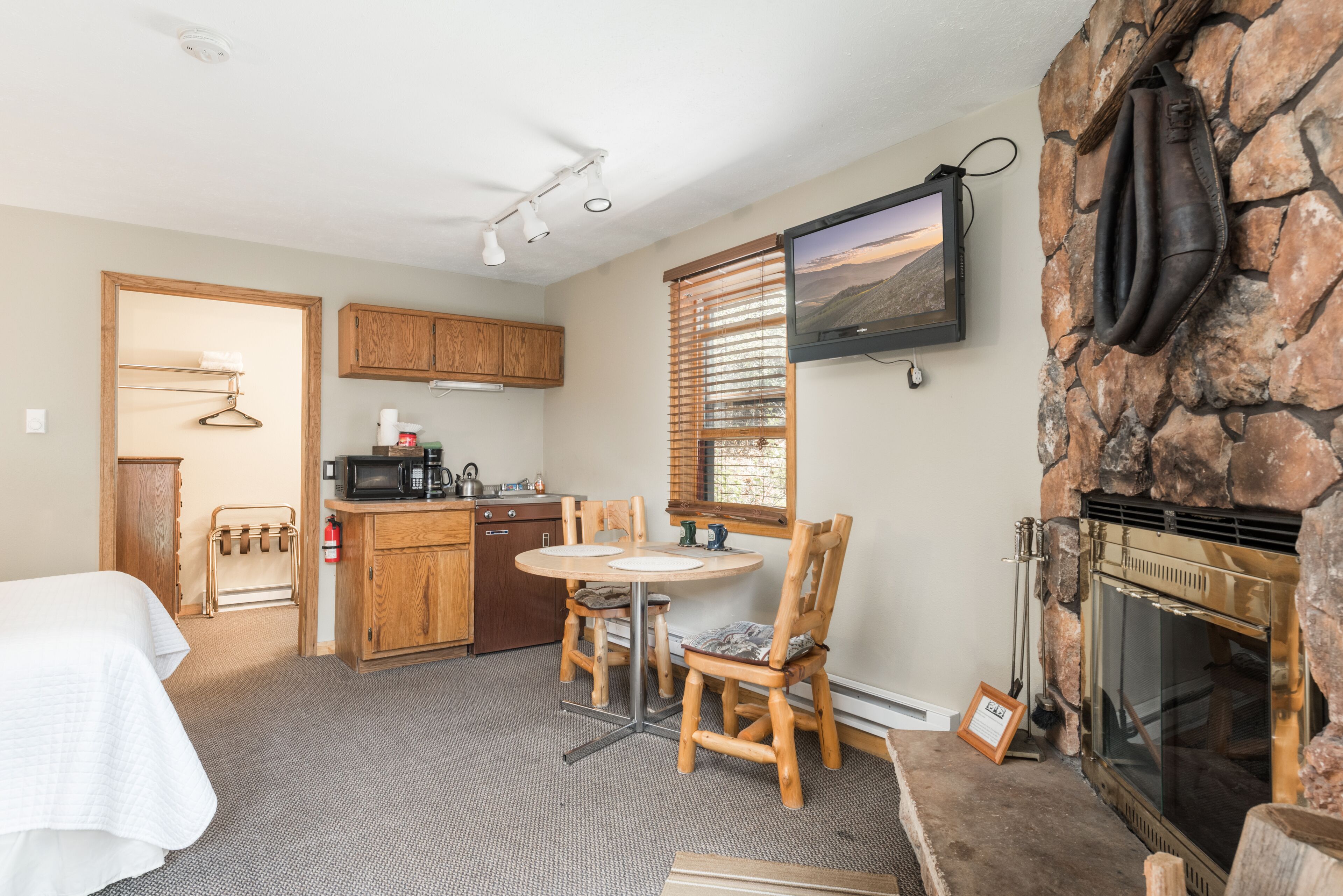 The 4 Seasons Inn