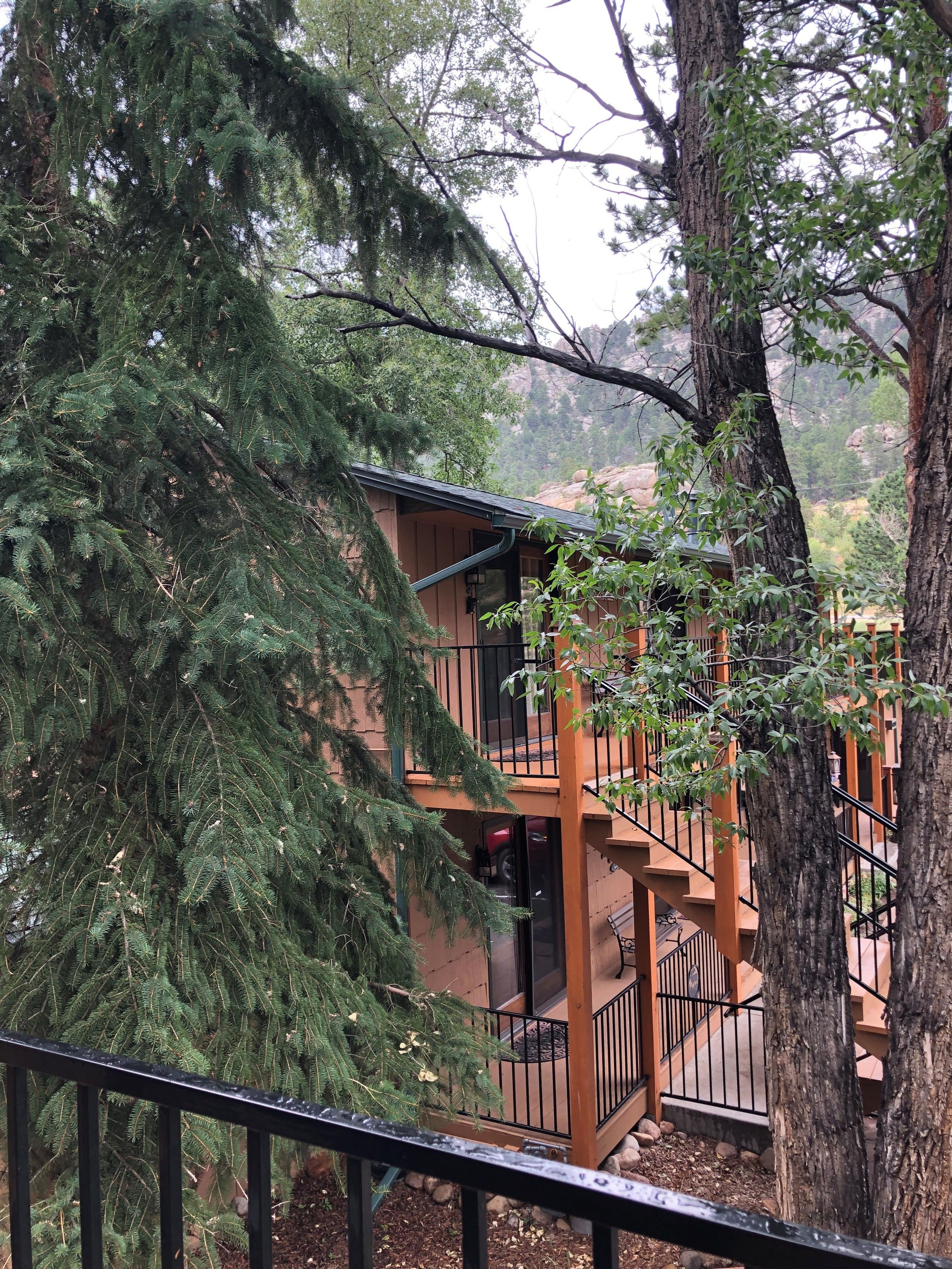 The 4 Seasons Inn