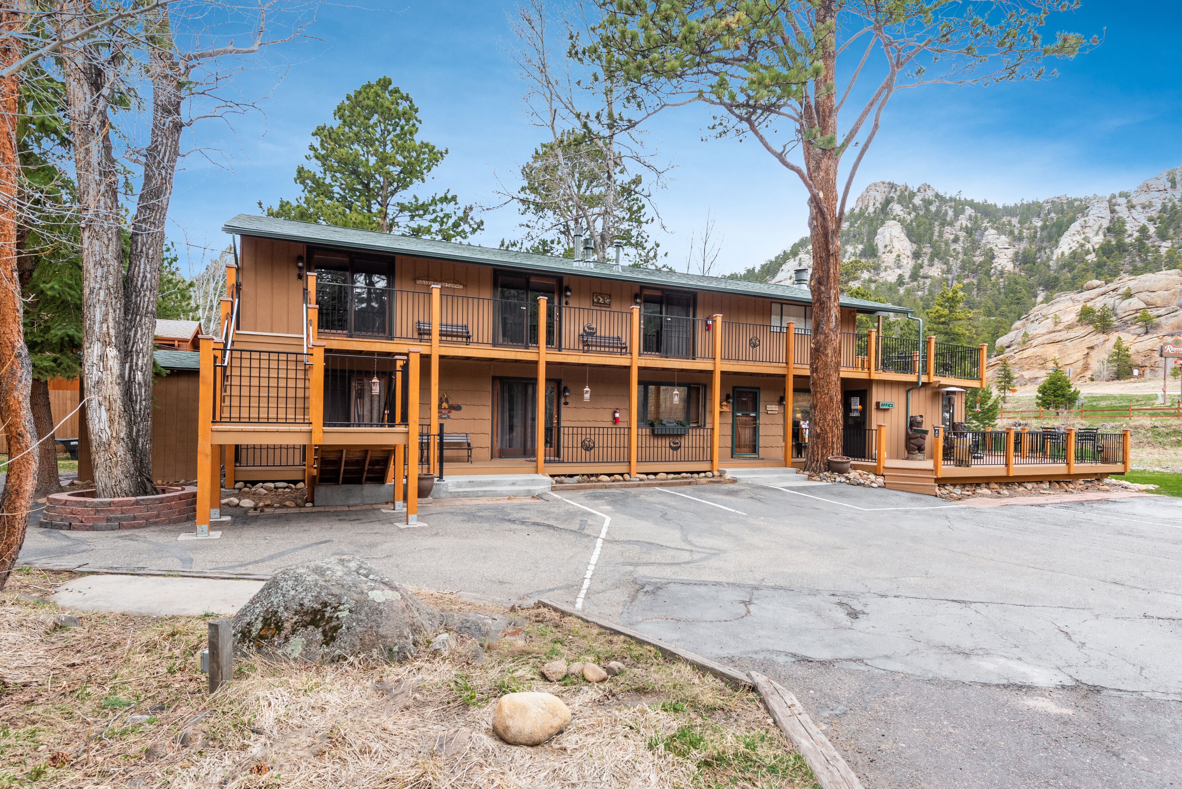 The 4 Seasons Inn