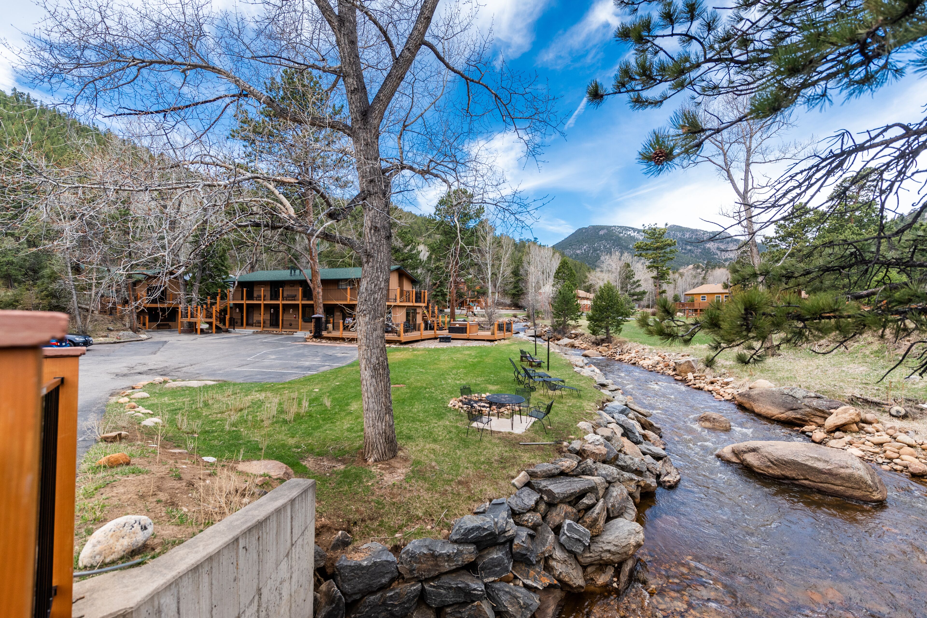 The 4 Seasons Inn