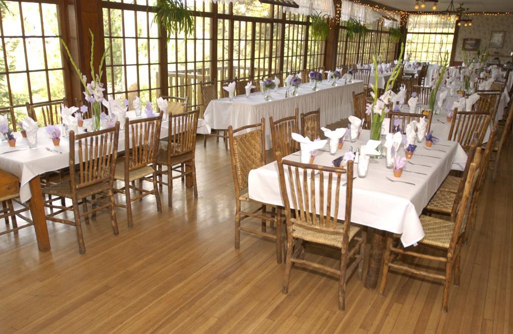 The Historic Crags Lodge